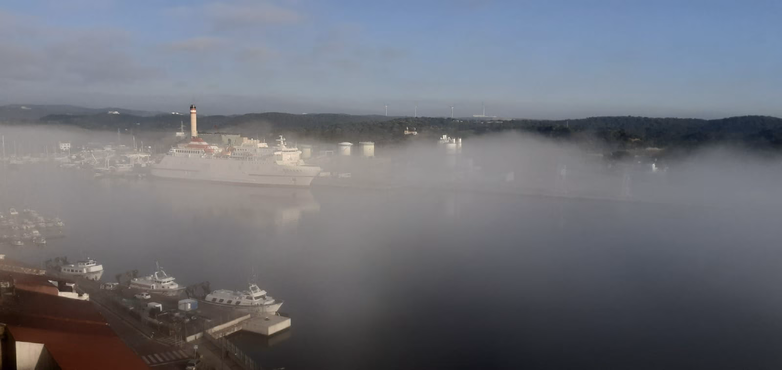 (Galería de fotos) La niebla cubre el puerto de Maó