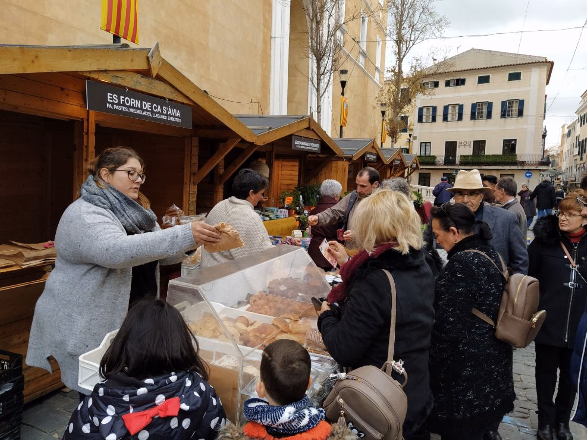 (Fotos) Animado Mercat de Sant Antoni en Maó
