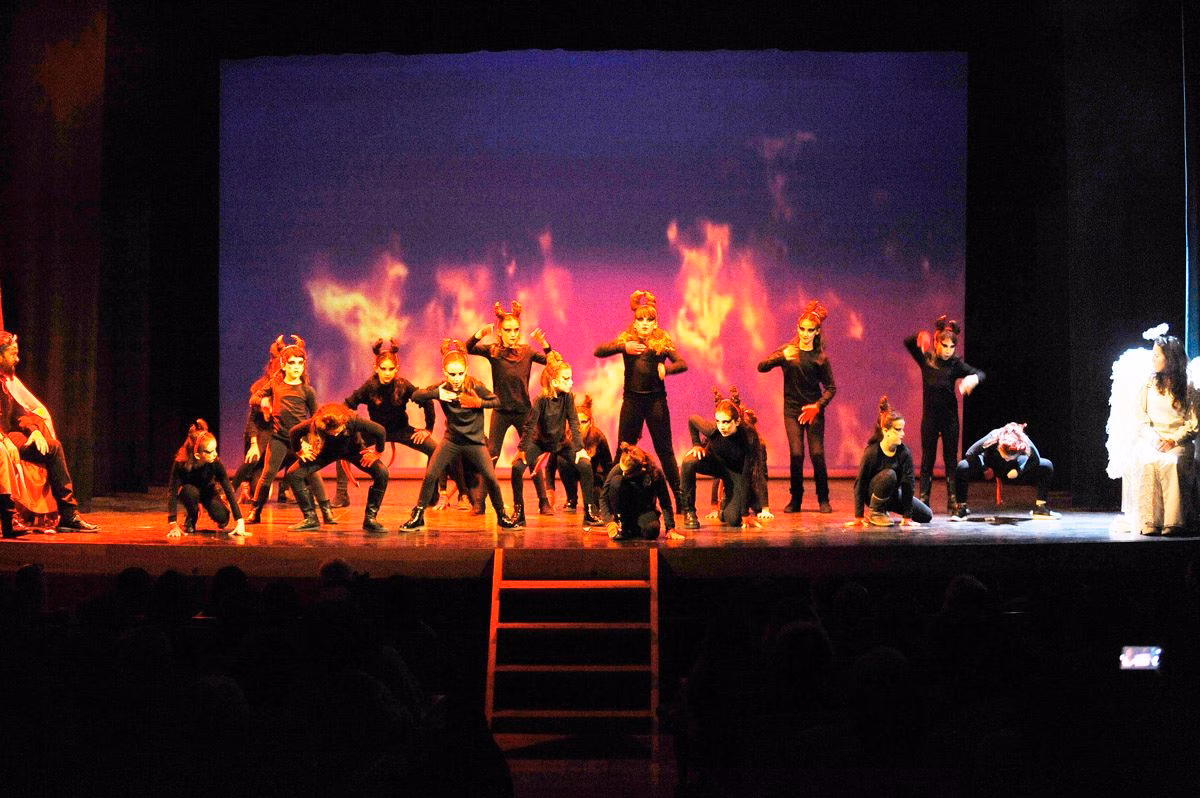 (Galería de fotos) "Els Pastorells", ilusión y tradición en el Orfeó Maonès