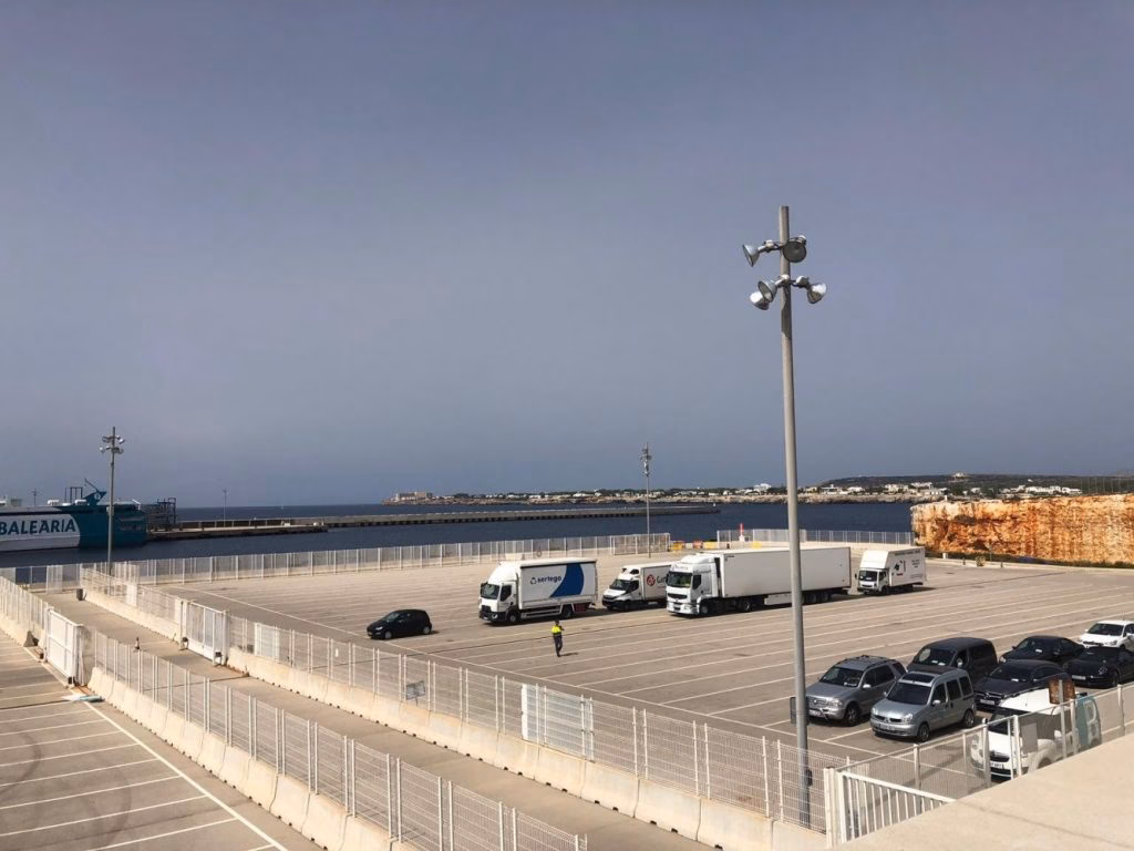 Reabre el puerto de Ciutadella...