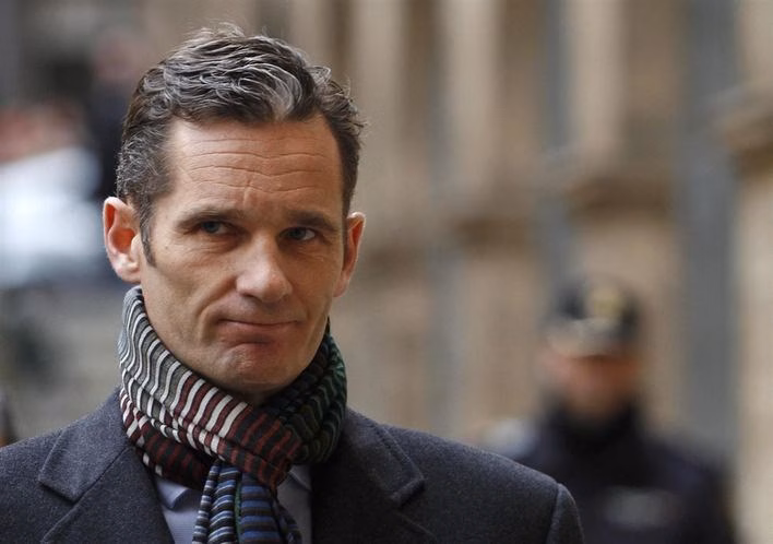 Urdangarin ya puede pedir permisos para salir de la cárcel