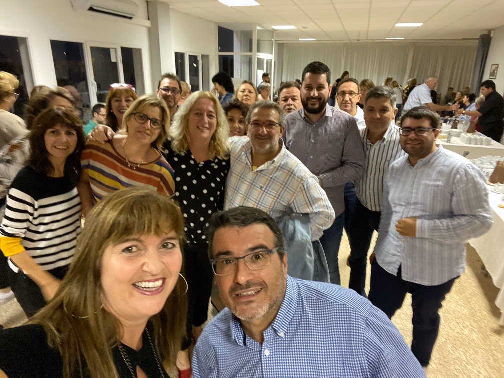(La foto) Afiliados y simpatizantes del PP, de merienda