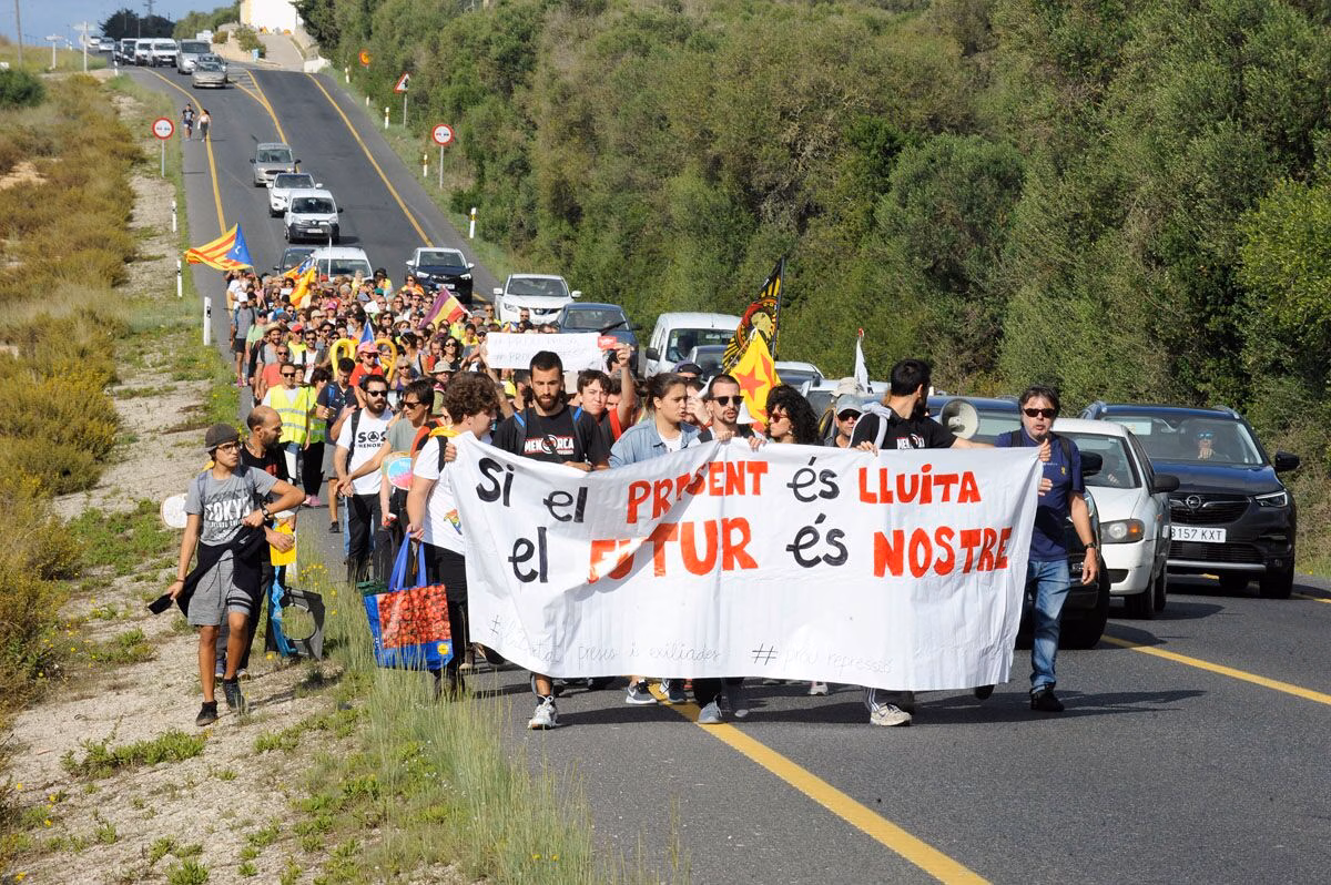 (Fotos) Más de 200 personas protestan en la "general" contra la sentencia del "procés"