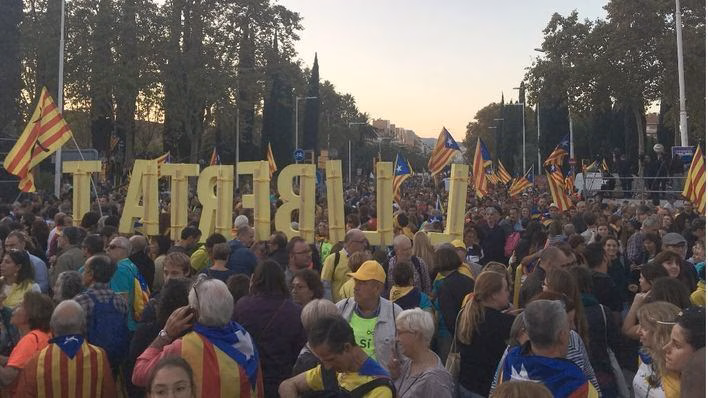 Unas 350.000 personas se manifiestan en Barcelona contra la sentencia del "procés"