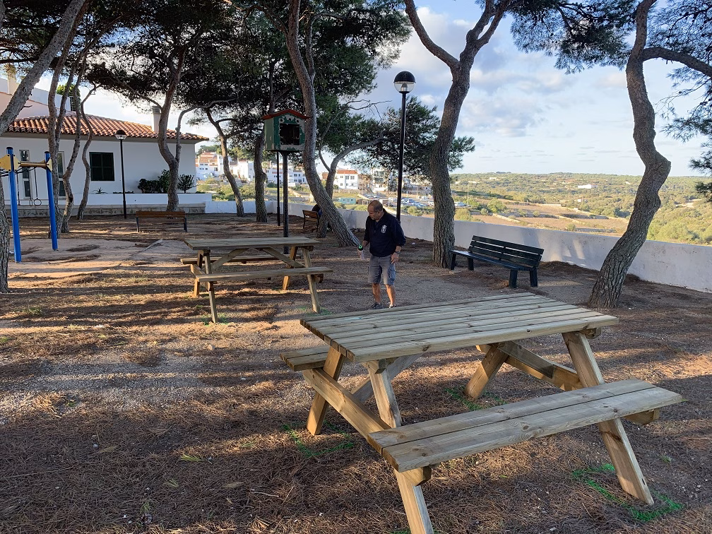 Cuatro mesas de pícnic para el parc de Sant Pere Nou