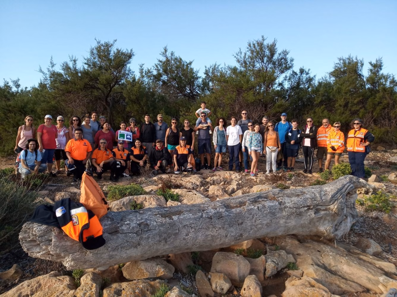 (Galería de fotos) Recogen 250 kilos de residuos en la Illa de l'Aire