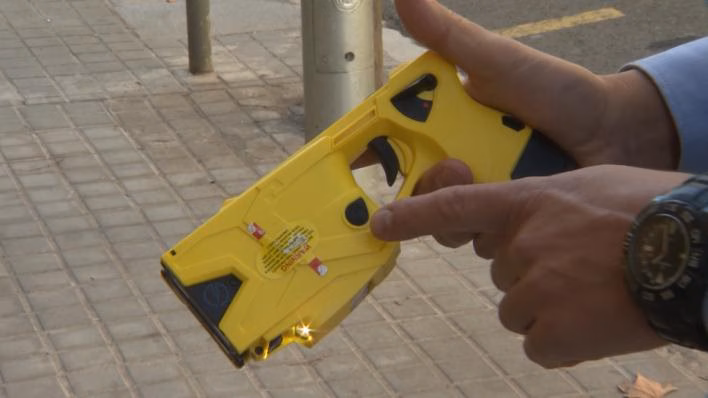 Sindicatos policiales reclaman pistolas Taser para Baleares