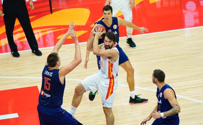 (Vídeo) España alecciona a Serbia y se cita con Polonia