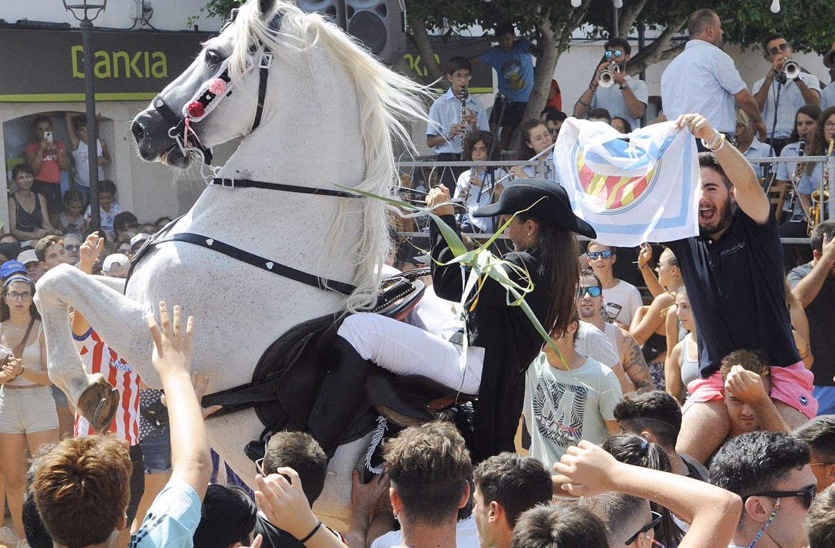 (Vídeo y fotos) La fiesta crece en Sant Lluís