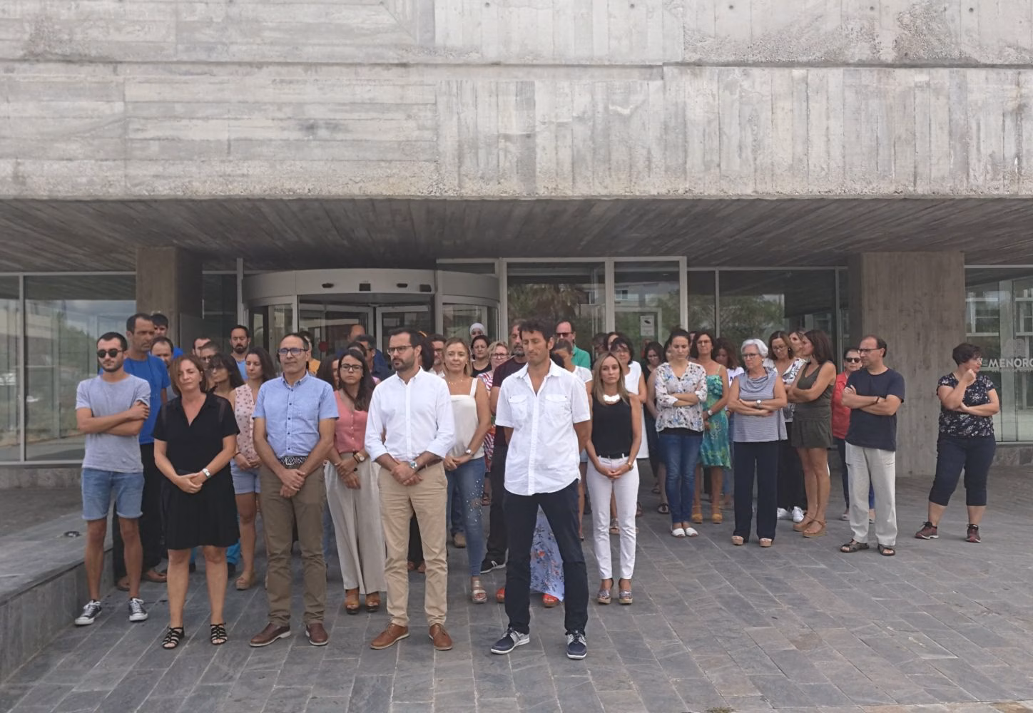 (Fotos) Minuto de silencio contra la violencia de género