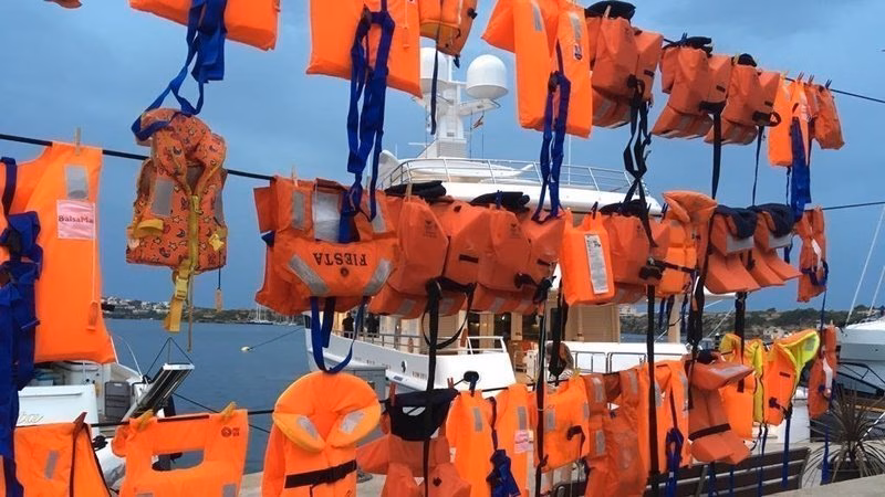 Concentración en Maó para exigir una respuesta urgente al Open Arms