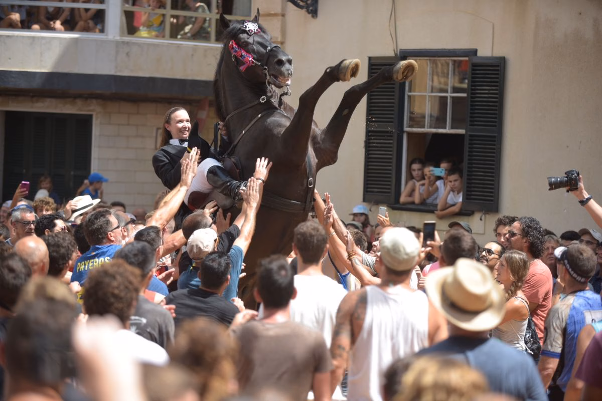 Animado y caluroso último "jaleo" en Alaior