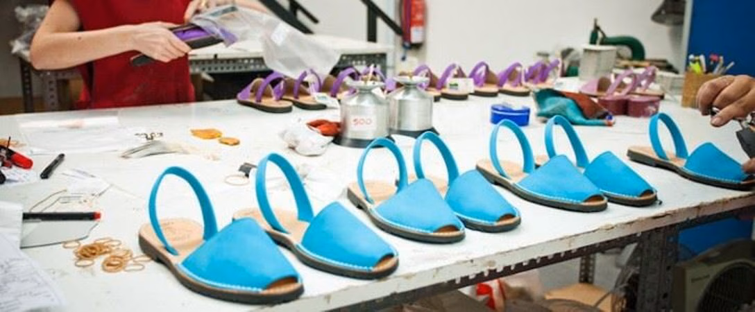 Corriere della Sera  propone la compra de abarcas en la isla