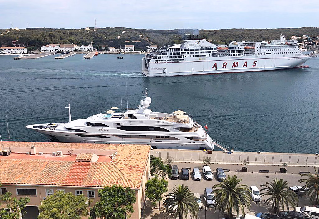 "Meamina", lujo en el puerto de Maó