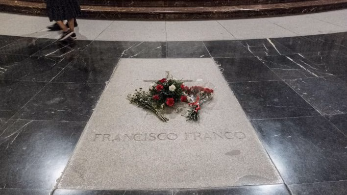 El Supremo suspende la exhumación de los restos de Franco