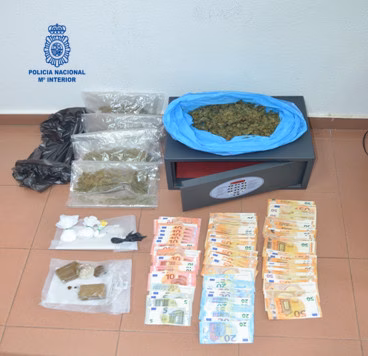 Detenidos en Maó con droga y dinero dentro de una caja fuerte