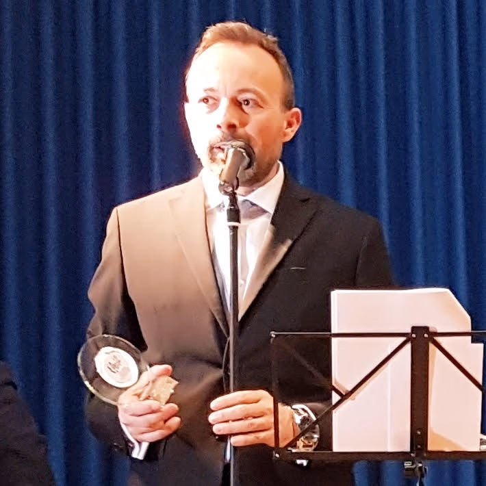 Conceden a José Luis Benejam el premio 'People 10' por su labor social