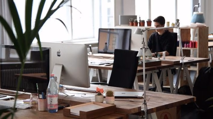 6.600 personas faltan al trabajo cada día en las islas pese a no estar de baja