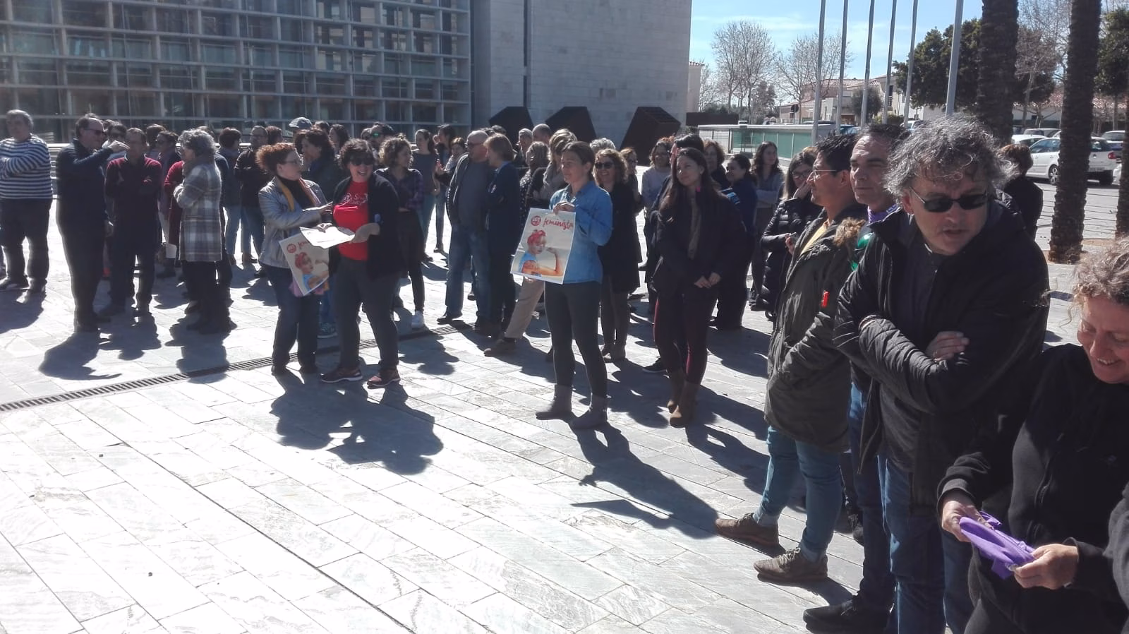 (Fotos) Un centenar de personas en la lectura del Manifiesto por el Día de la Mujer