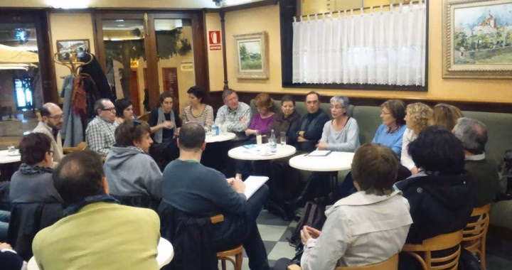 Conxa Juanola lleva la precampaña electoral a los domicilios particulares