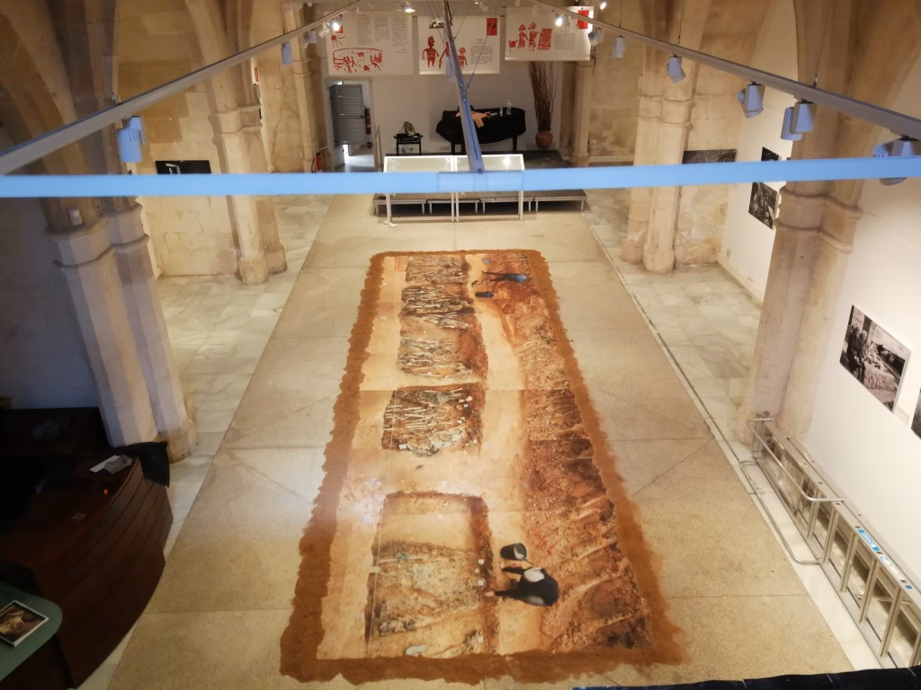 La sala de Cultura Sa Nostra inaugura la exposición "Desenterrant el silenci"