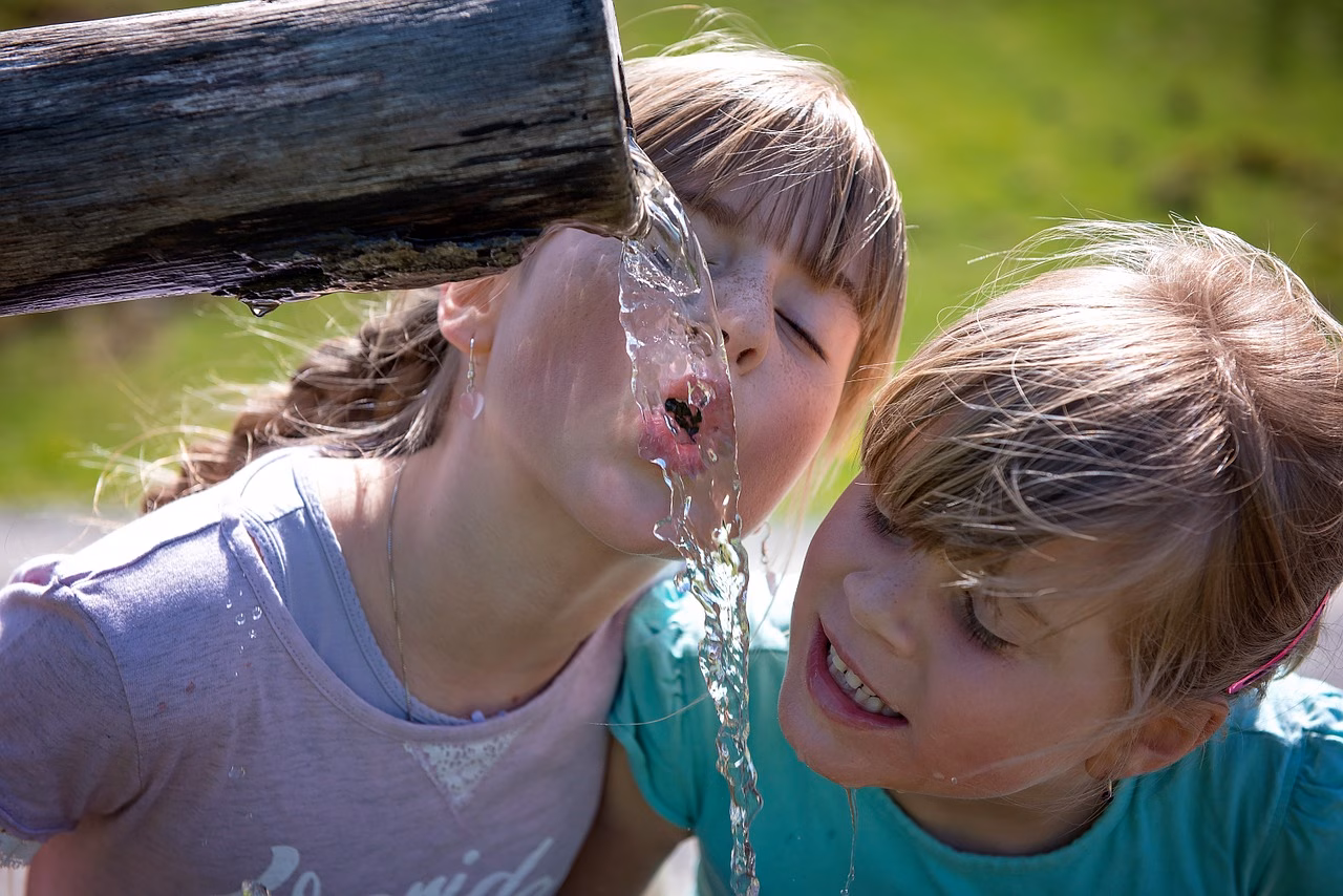 Nada tiene que ver la cal que lleva el agua de Menorca con los cálculos renales