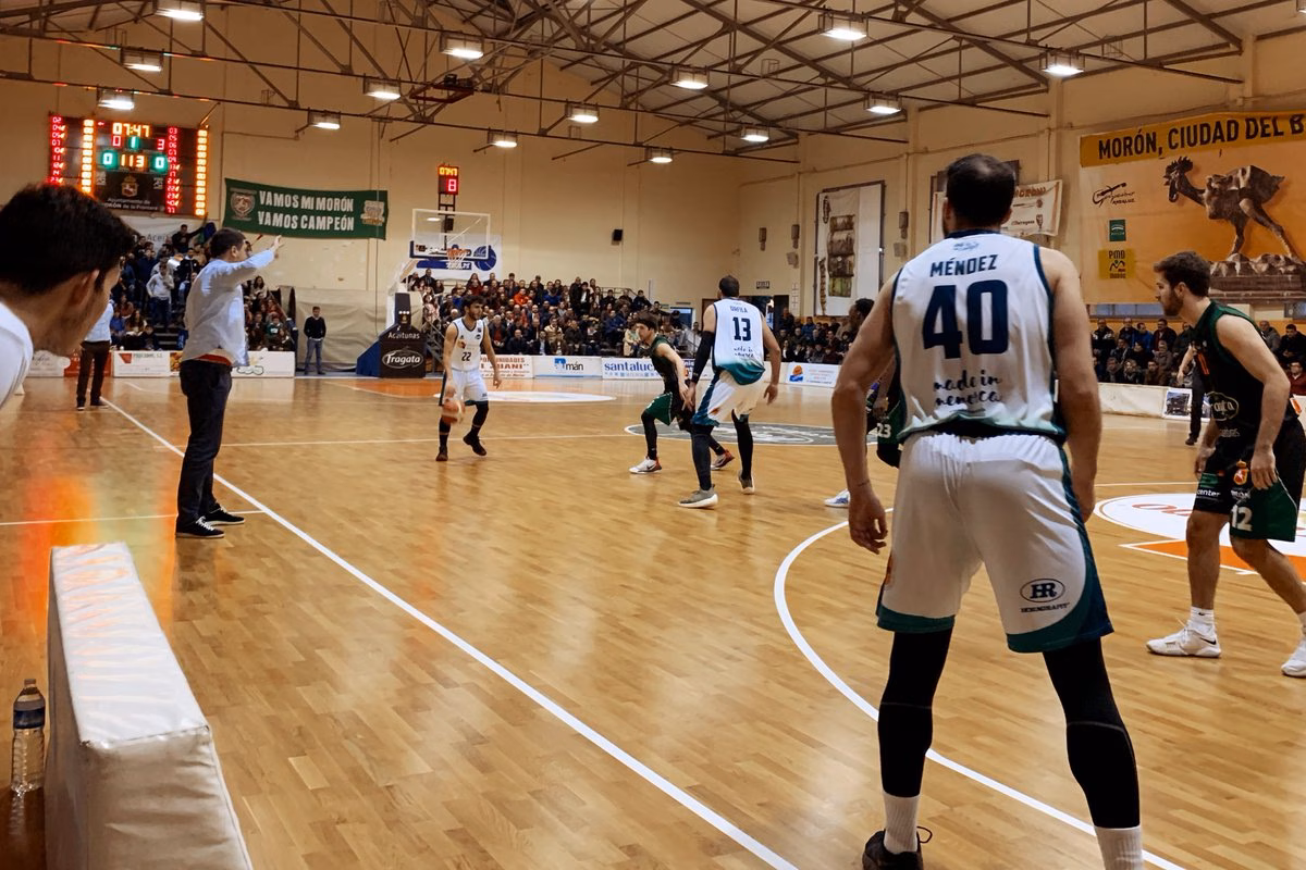 (Fotos y vídeo) Un mal tercer cuarto castiga al Hestia Menorca en Morón