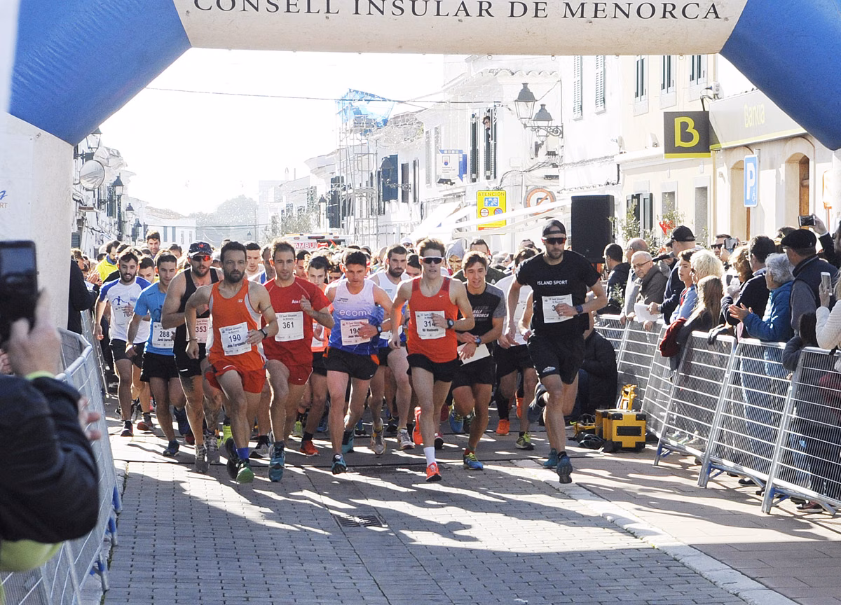 (Galería de fotos) Sant Lluís cierra el año a la carrera