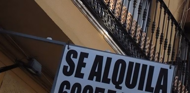 El Gobierno autoriza que los municipios con superávit puedan destinarlo a vivienda pública