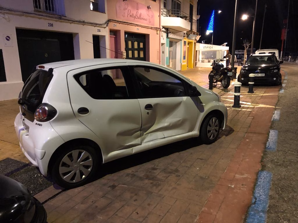La policía busca a un vehículo que provocó un accidente en el puerto de Maó