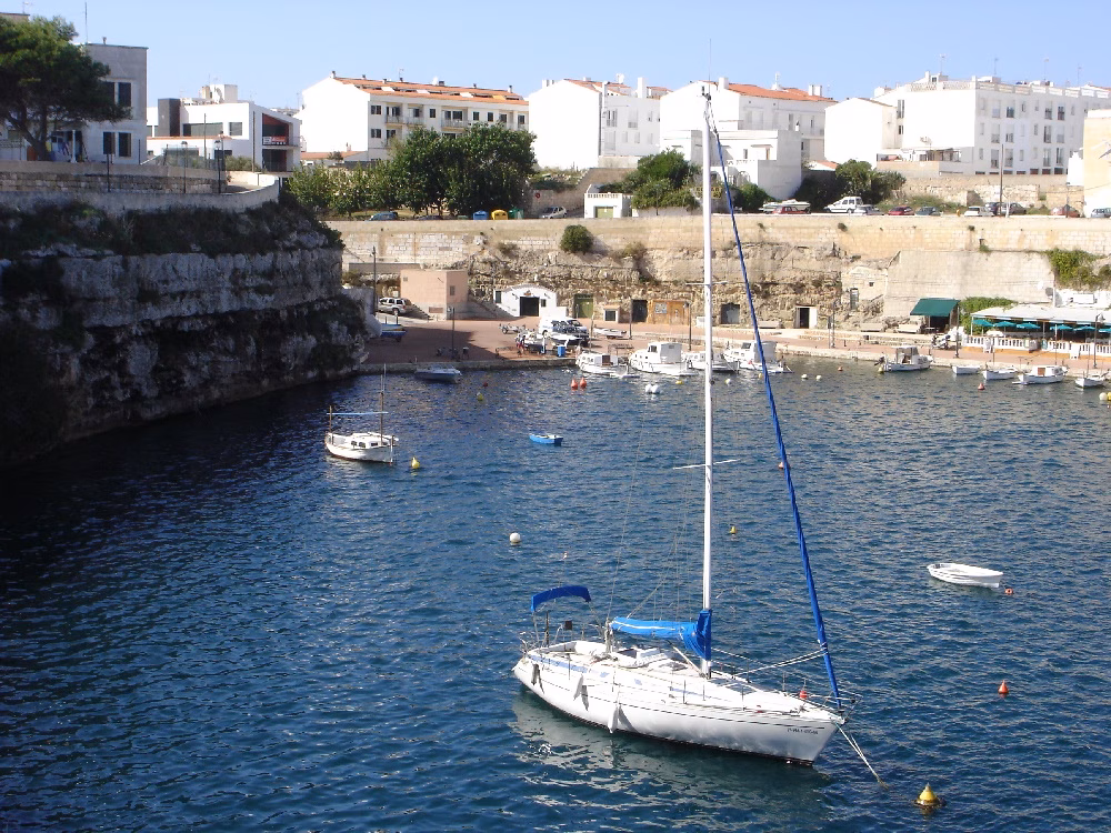 Adjudicadas las obras para unir Cala Corb y el Moll d'en Pons con una pasarela