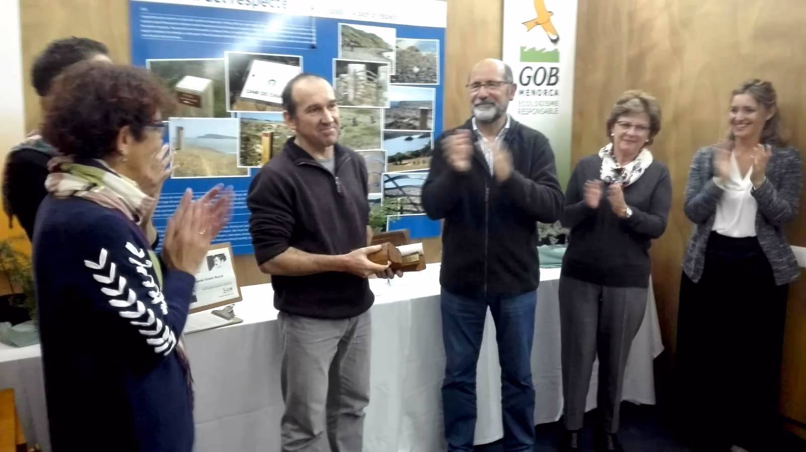 Premio con mensaje: "Menorca suspende en energías renovables"