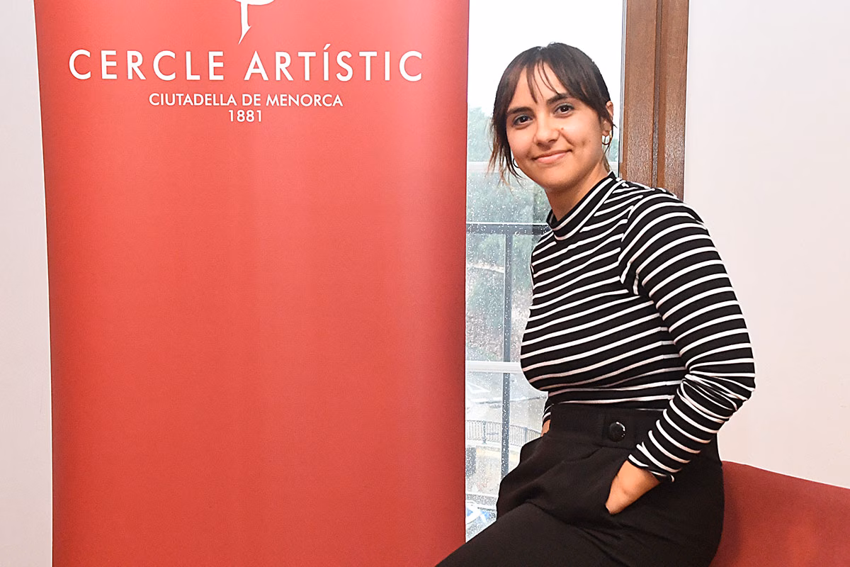 Elena Santiago gana el Premi Born por 'El silenci', su primera obra en solitario