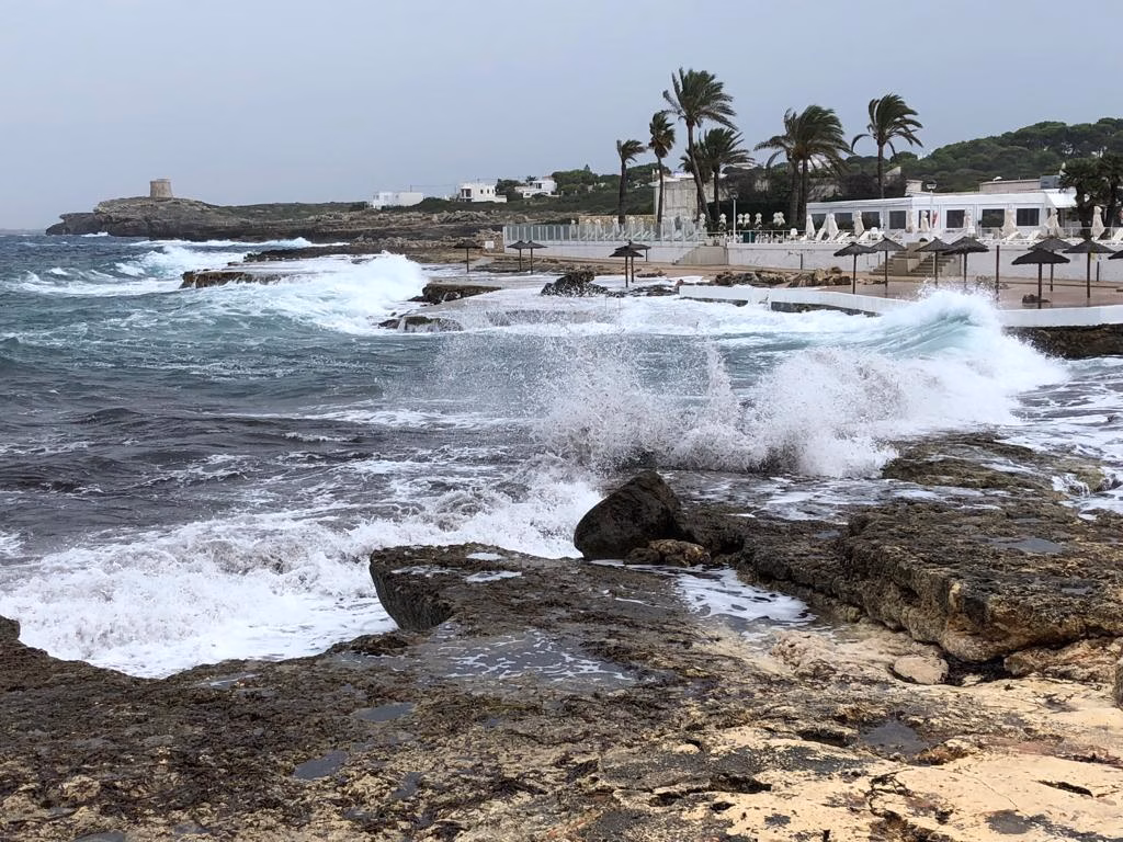(Vídeo) El mar se acerca a S'Algar