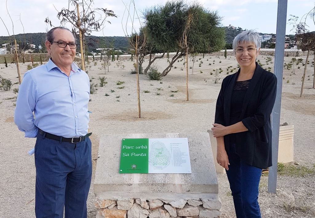 (Fotos y vídeo) Maó estrena un jardín y un mirador