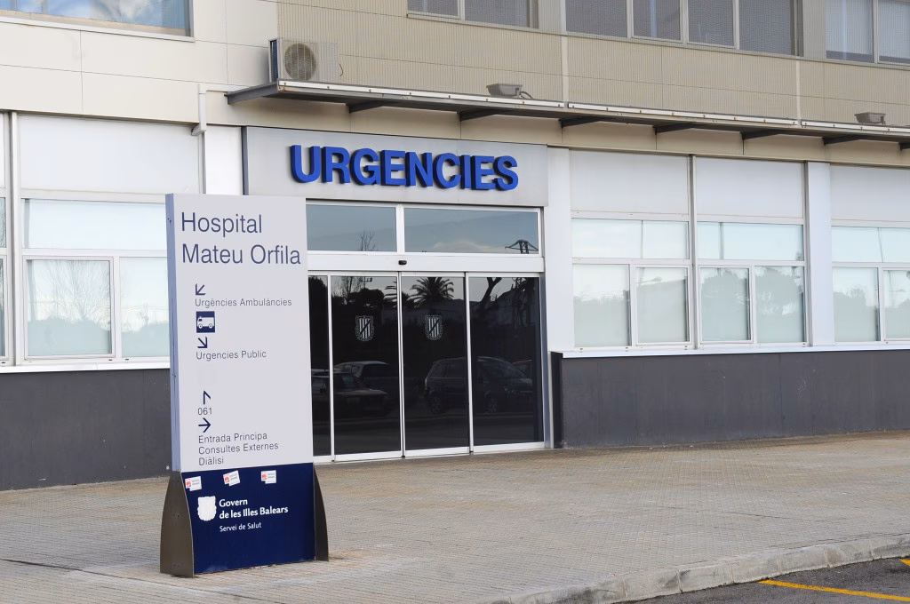 Trasladan a Magdalena Mesquida a la UCI del Mateu Orfila