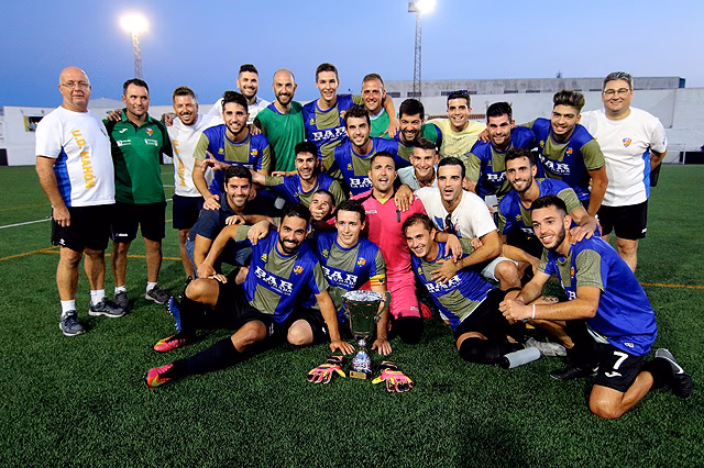(La foto) La Unión conquista el título de la Supercopa