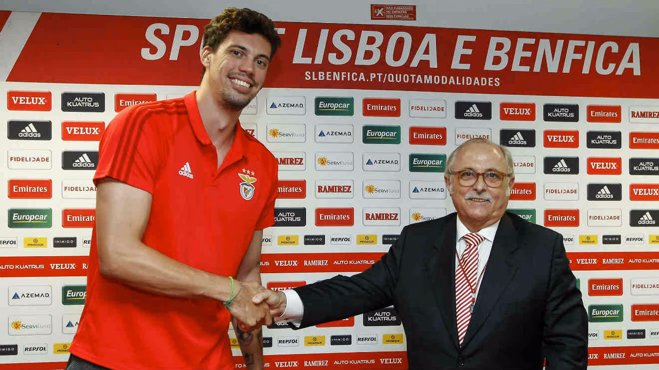 (La foto) Alex Suárez, presentado con el Benfica