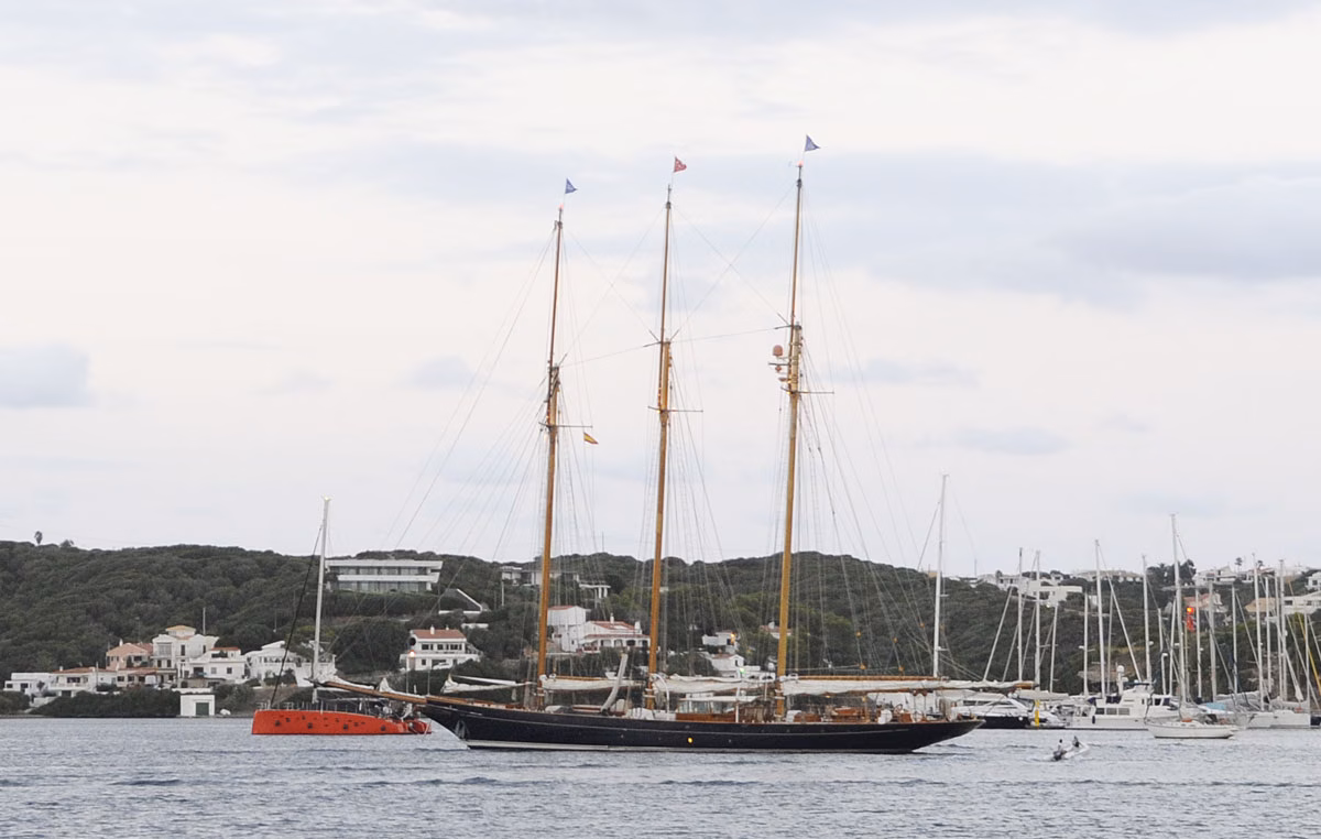 La gran competencia en veleros en el puerto de Maó