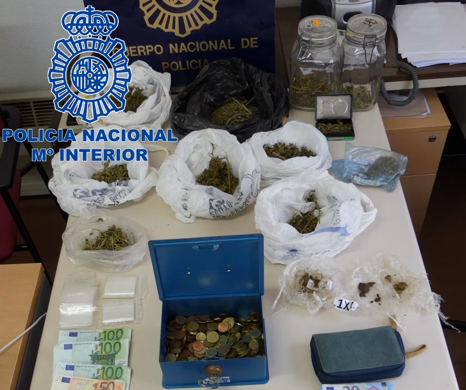 Detienen en Maó a un menor que regentaba un puesto de venta de droga