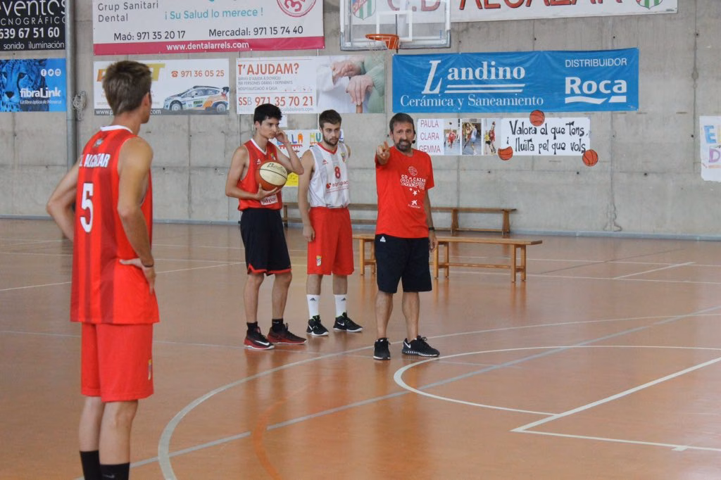 (La foto) Joan Plaza, en el campus del Alcázar