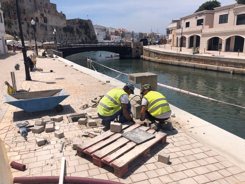 El puerto de Ciutadella  a punto