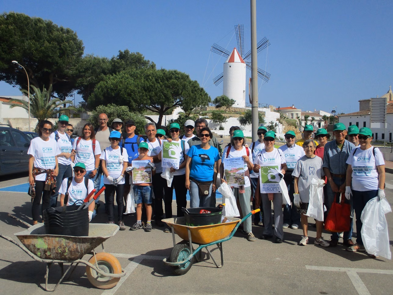 Retiran más de 300 kilos de residuos del Camí d'en Verema de Es Castell