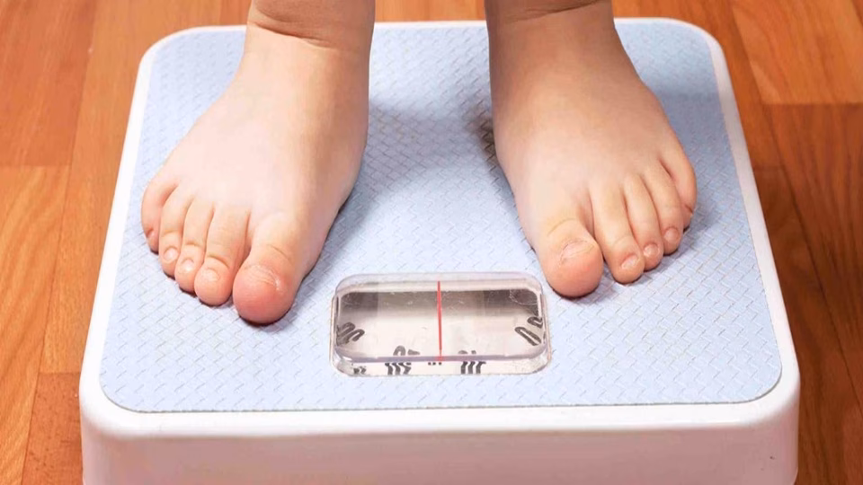 Uno de cada cuatro alumnos de Balears se pasa de peso