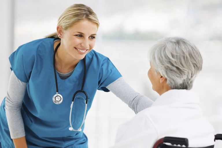 Cerca de 600 personas optan a plazas del IbSalut en Menorca