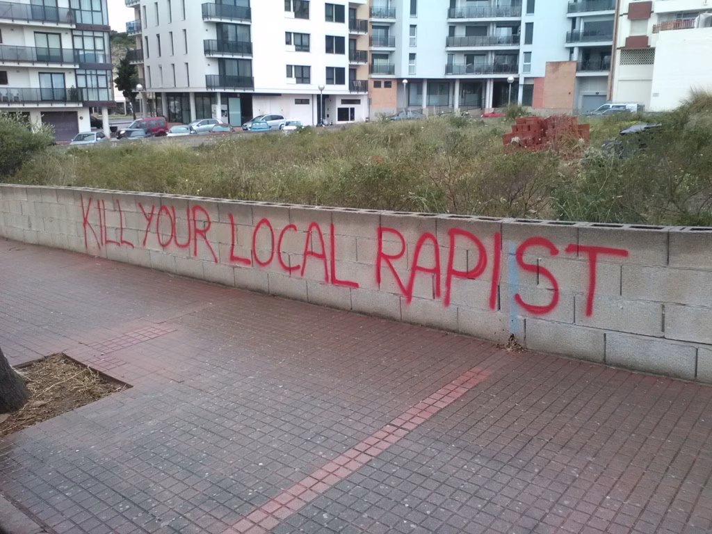 (La fotodenuncia) Aparece una pintada contra un violador local