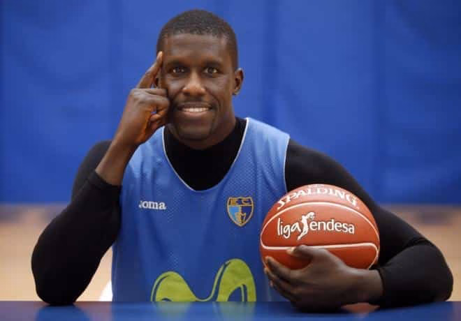 (Vídeo) Adiós a Savané, el coloso que debutó en Menorca