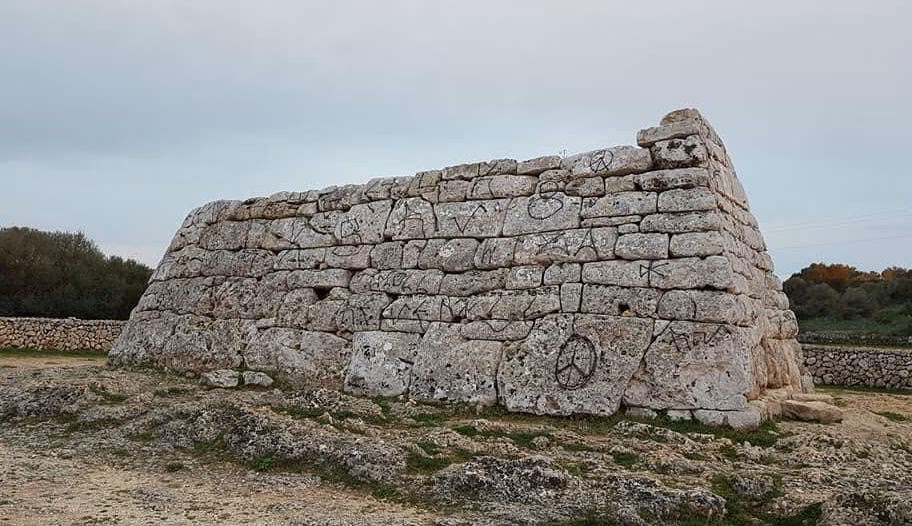 Comienza la restauración de la Naveta des Tudons