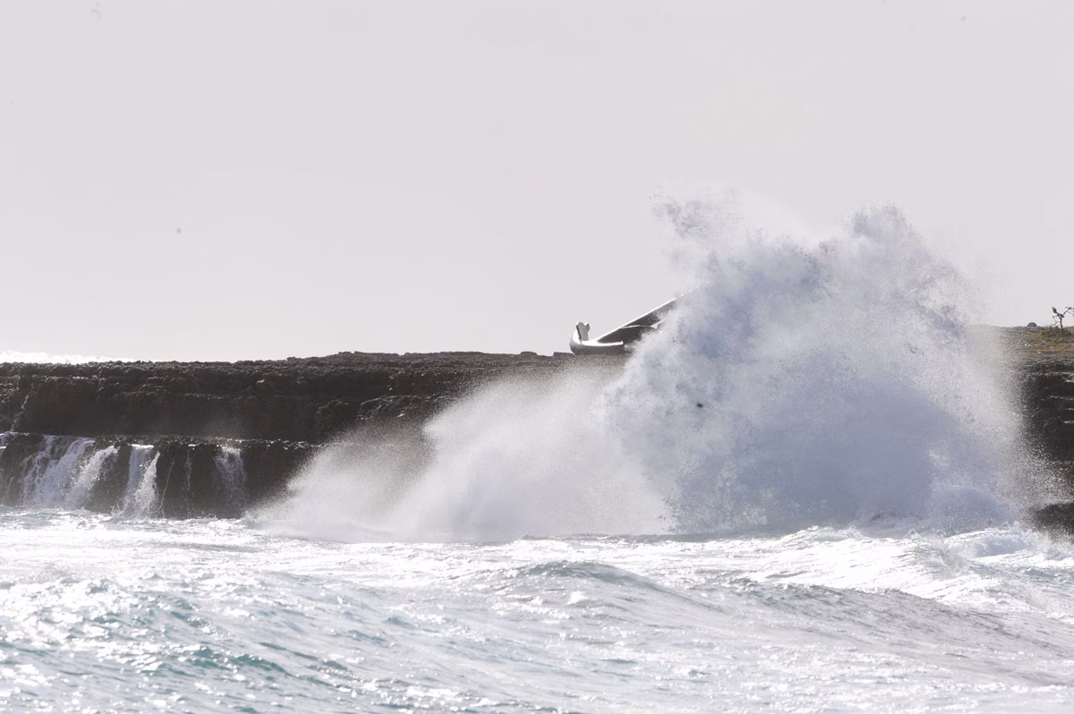 Alerta amarilla por viento de 80 kilómetros por hora y olas de 3 metros para el domingo