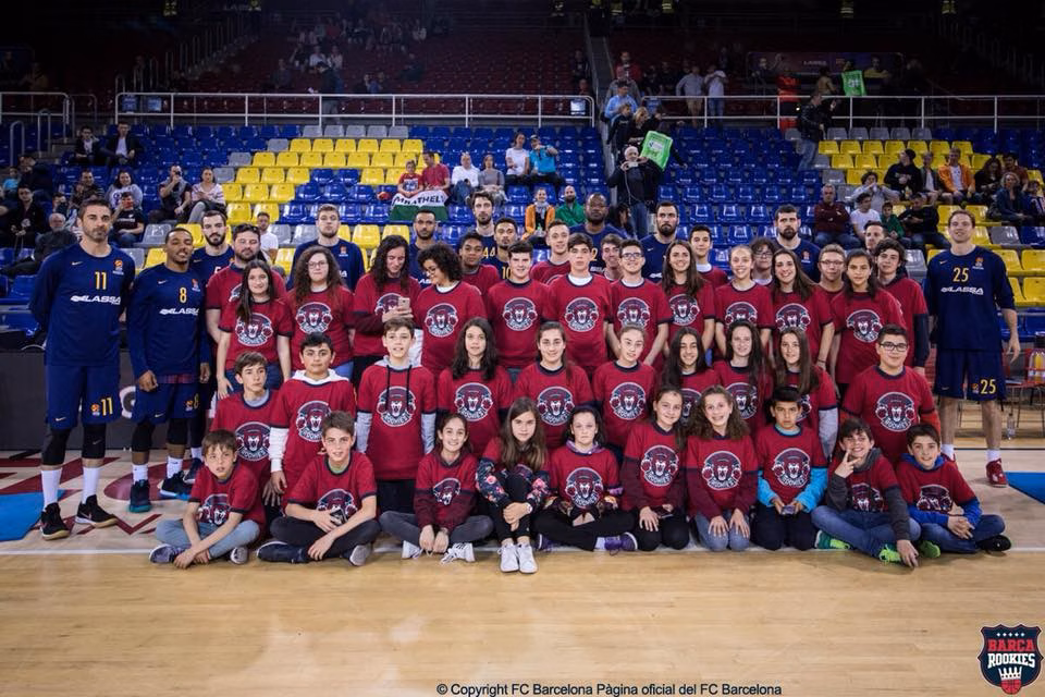 (Galería de fotos) El CB Ferreries disfruta en el Palau Blaugrana